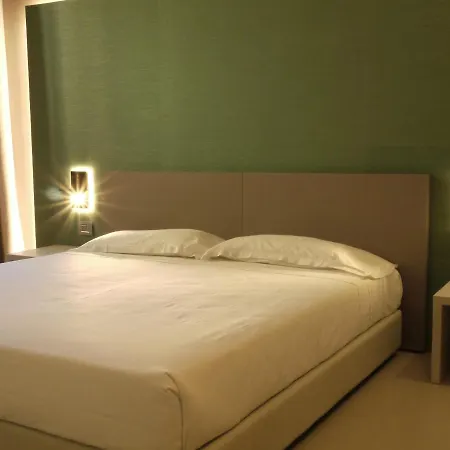 Rb Del Teatro&apartaments אימולה