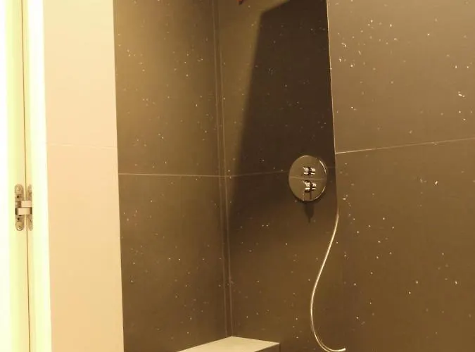 לינה וארוחת בוקר Rb Del Teatro&apartaments אימולה