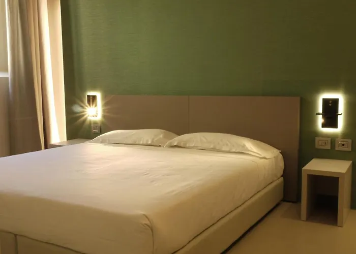 Rb Del Teatro&apartaments אימולה