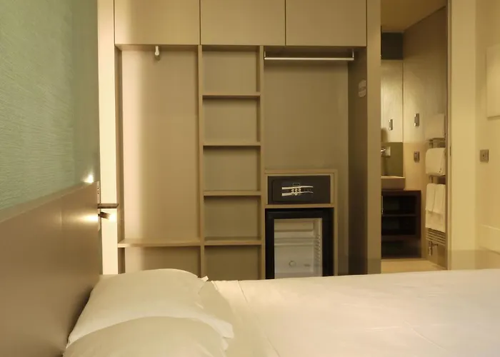 Rb Del Teatro&apartaments 4* אימולה