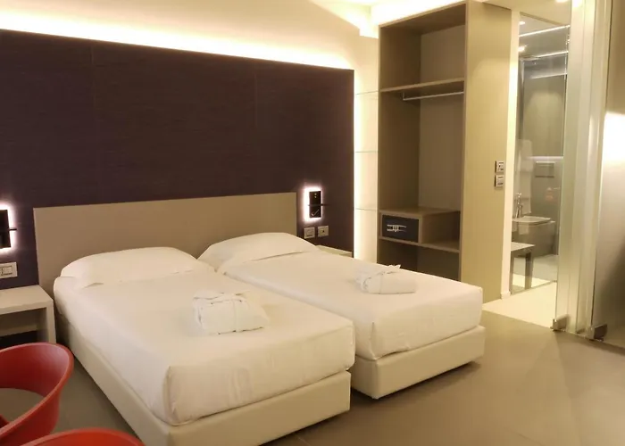 Rb Del Teatro&apartaments 4* אימולה