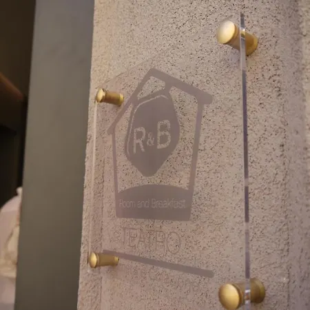 Rb Del Teatro&apartaments Couette-café Imola