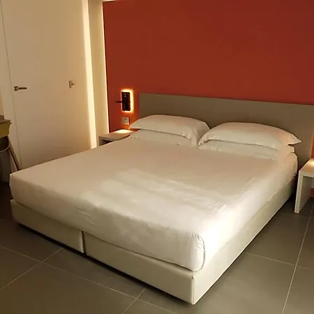Rb Del Teatro&apartaments Bed & Breakfast 4*